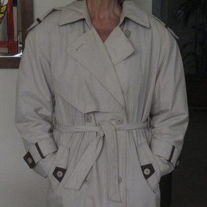 Beige overcoat with cotton, removeable, lining